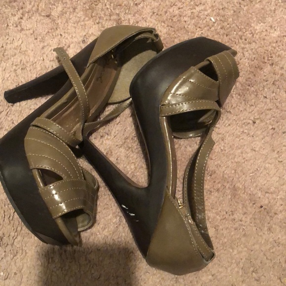 Platform heel. Olive green. - Picture 3 of 5
